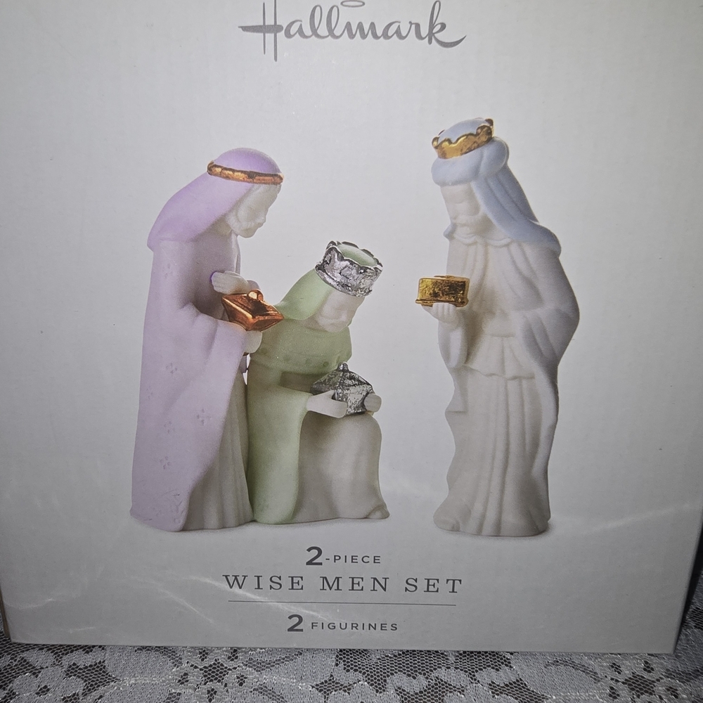 Hallmark Wise Men Set with Purple, Green, and White Robes For Christmas Nativity - Picture 1 of 1